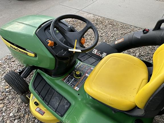 Image of John Deere X304 equipment image 4