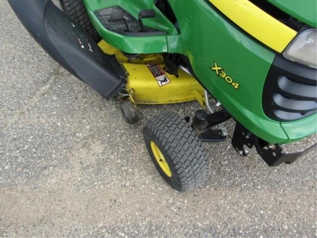 Image of John Deere X304 equipment image 2