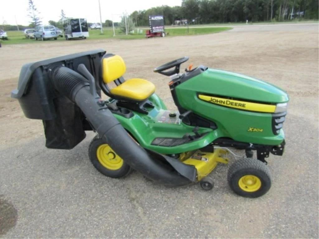 Image of John Deere X304 Primary image