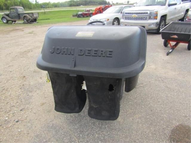 Image of John Deere X304 equipment image 4