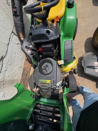 Image of John Deere X304 equipment image 3