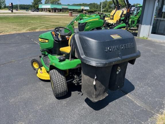Image of John Deere X304 equipment image 1