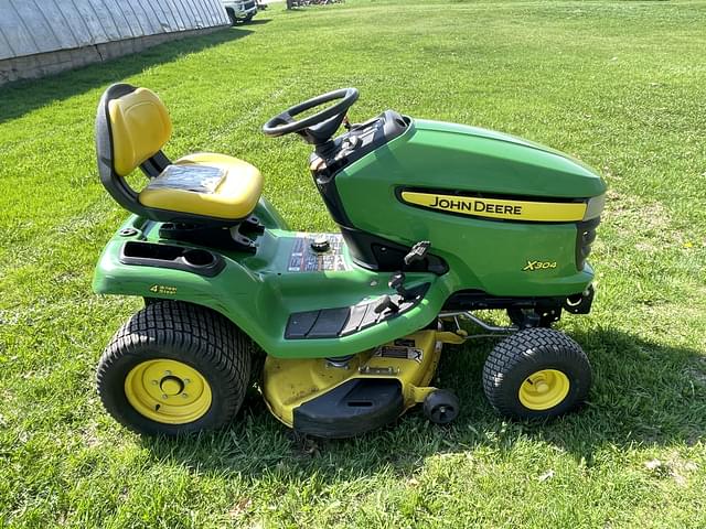 Image of John Deere X304 equipment image 3