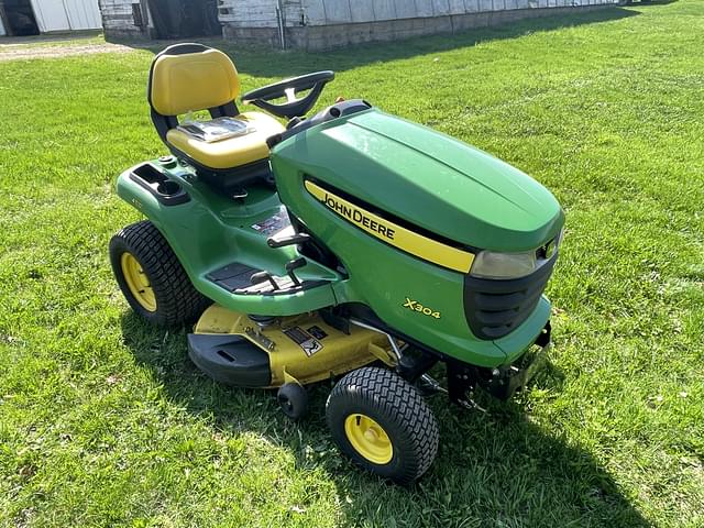 Image of John Deere X304 equipment image 2