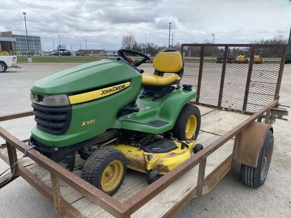 Image of John Deere X320 equipment image 3