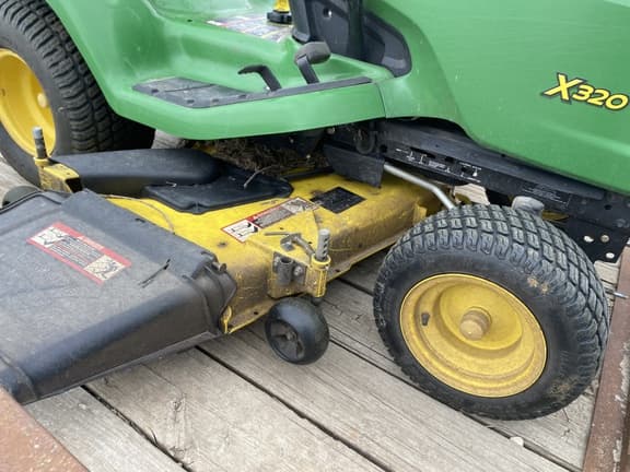 Image of John Deere X320 equipment image 4