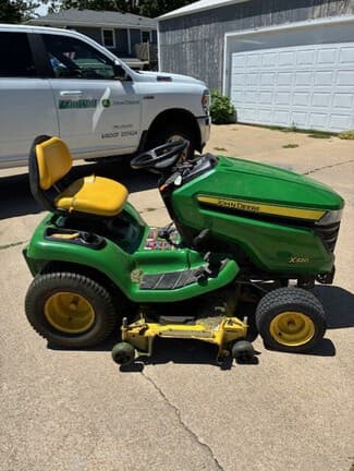 Image of John Deere X320 equipment image 3