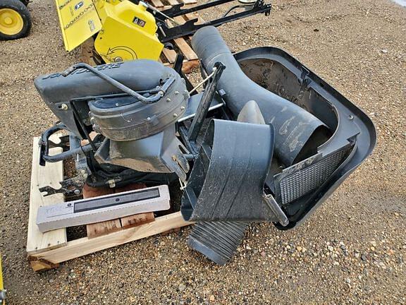 Image of John Deere X530 equipment image 4