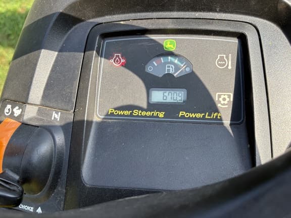Image of John Deere X540 equipment image 4