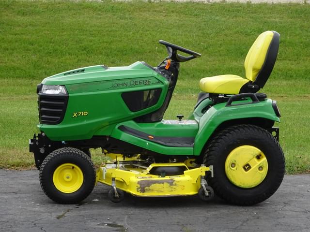 Image of John Deere X710 equipment image 3