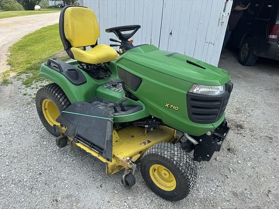 Image of John Deere X710 equipment image 1