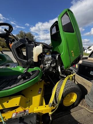 Image of John Deere X710 equipment image 4