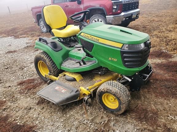 John deere x710 2025 riding lawn mower