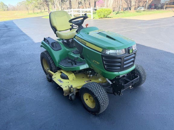 2013 John Deere X730 Equipment Image0