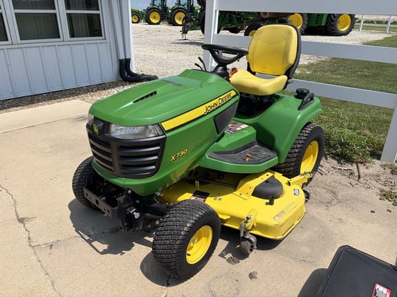 2013 John Deere X730 Equipment Image0