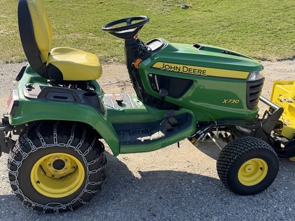 2013 John Deere X730 Equipment Image0