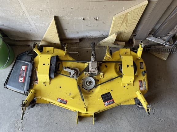 Image of John Deere X730 equipment image 3