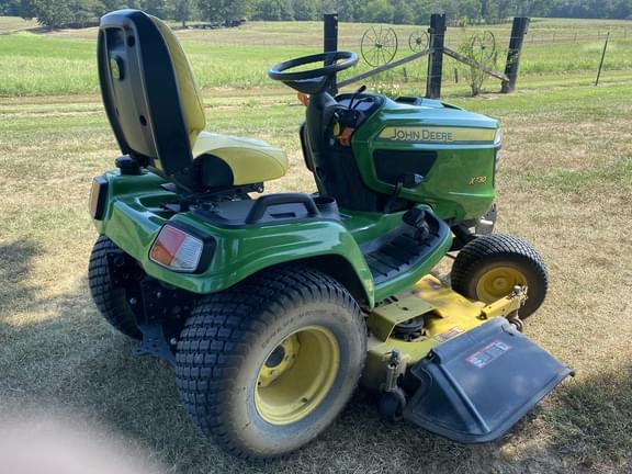 Image of John Deere X730 equipment image 3