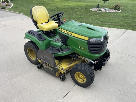 Image of John Deere X730 equipment image 4