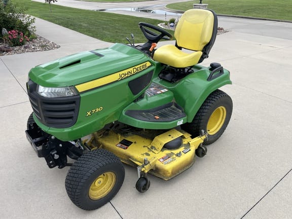 2013 John Deere X730 Equipment Image0
