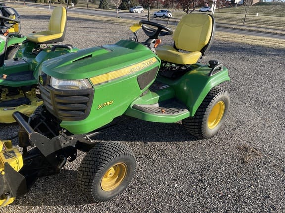 2013 John Deere X730 Equipment Image0