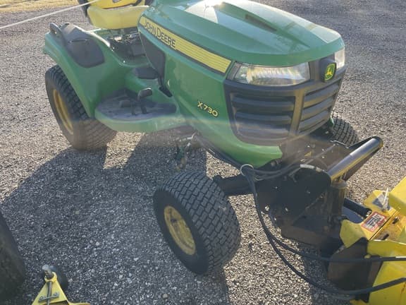 Image of John Deere X730 equipment image 3