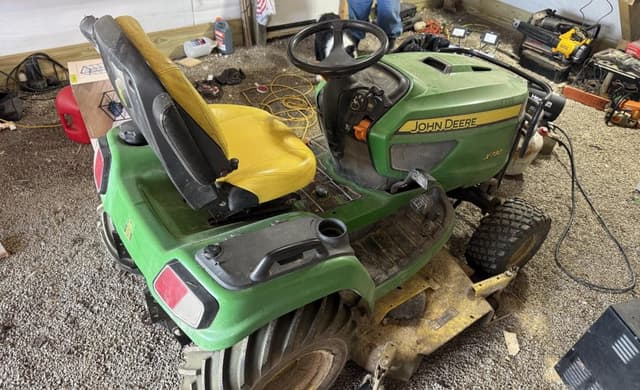 Image of John Deere X730 equipment image 3