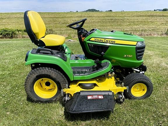 Image of John Deere X730 equipment image 3