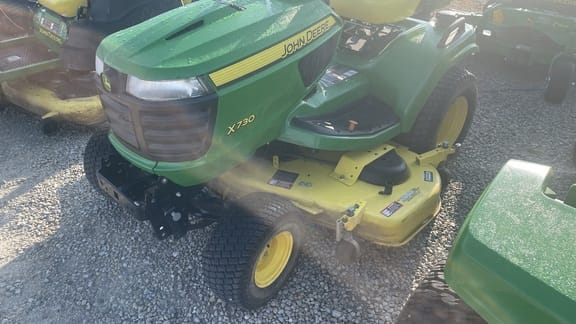2013 John Deere X730 Equipment Image0
