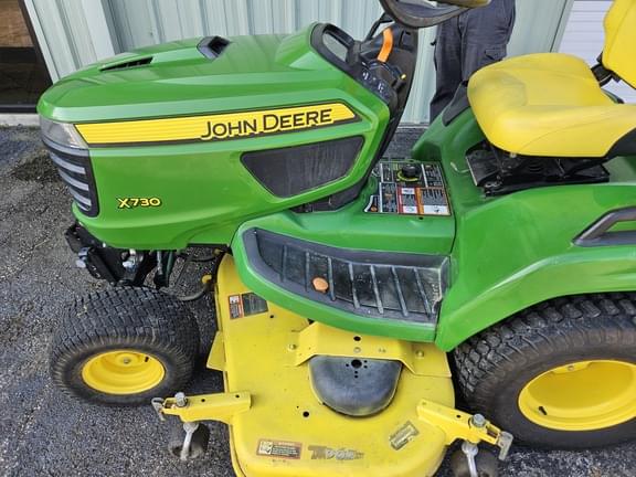 Image of John Deere X730 equipment image 3