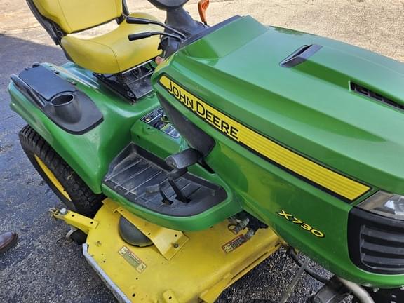 Image of John Deere X730 equipment image 2