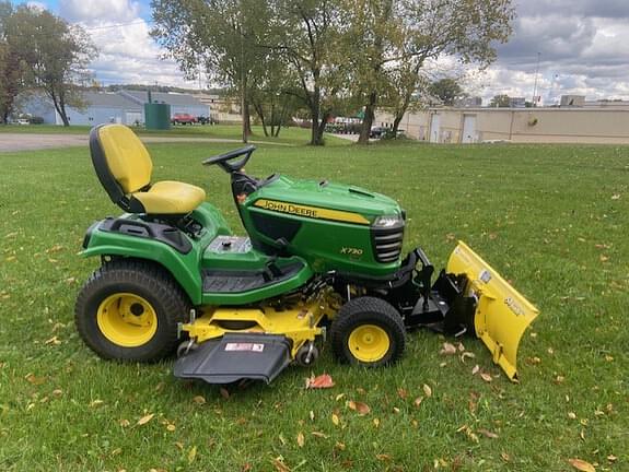 Image of John Deere X730 equipment image 4