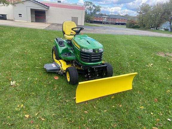 Image of John Deere X730 equipment image 3