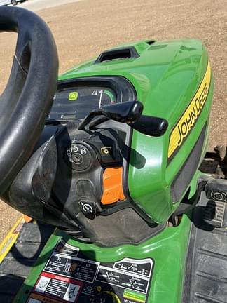 Image of John Deere X734 equipment image 4
