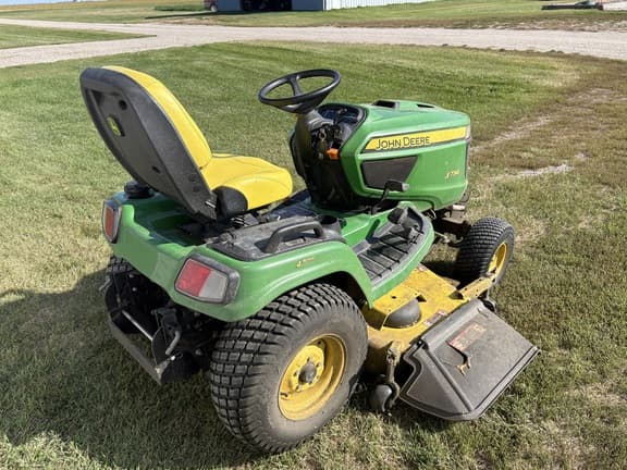 Image of John Deere X734 equipment image 3