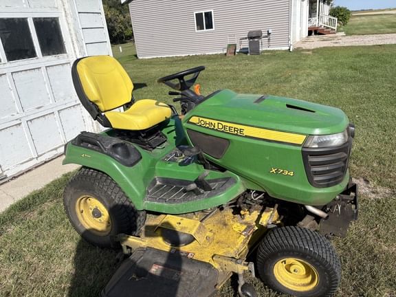 2013 John Deere X734 Equipment Image0