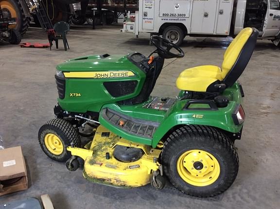 Image of John Deere X734 equipment image 3