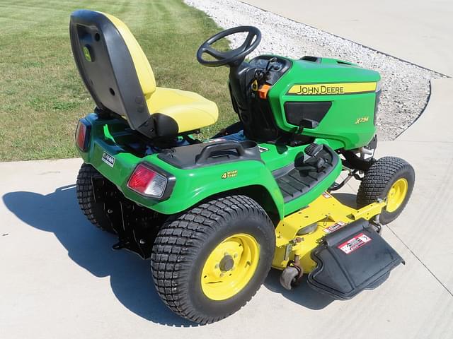 Image of John Deere X734 equipment image 1