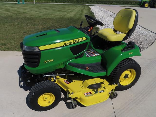 Image of John Deere X734 equipment image 2