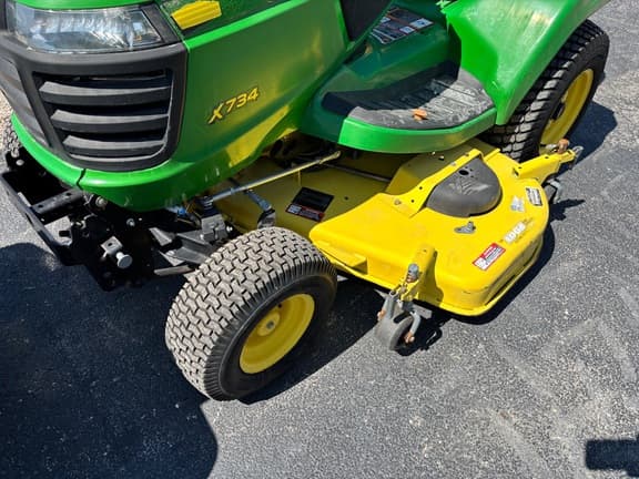 Image of John Deere X734 equipment image 4