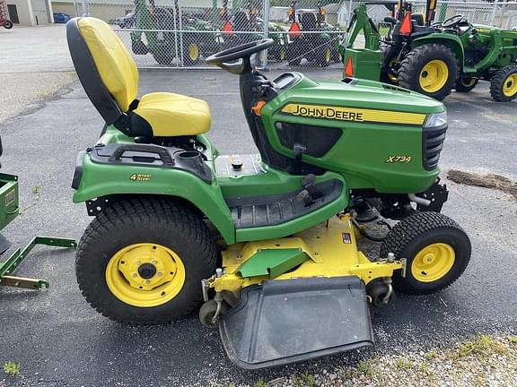 Image of John Deere X734 equipment image 3