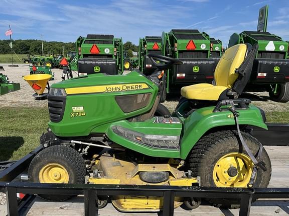 Image of John Deere X734 equipment image 1