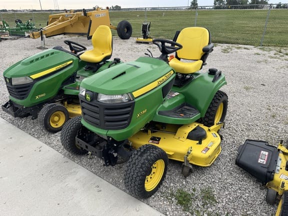 2013 John Deere X738 Equipment Image0