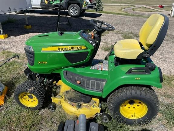 Image of John Deere X738 equipment image 4