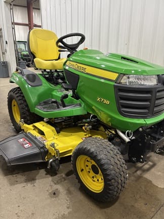 2013 John Deere X738 Equipment Image0