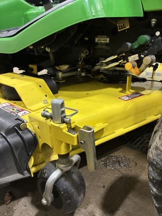 Image of John Deere X738 equipment image 4