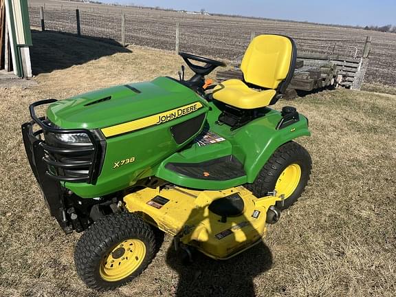 Image of John Deere X738 Primary image