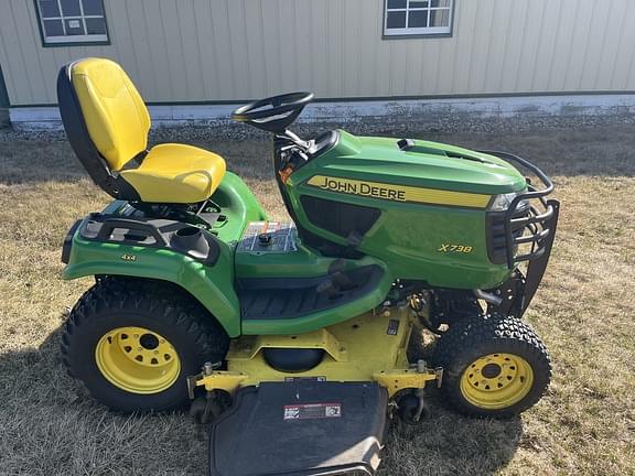 Image of John Deere X738 equipment image 3