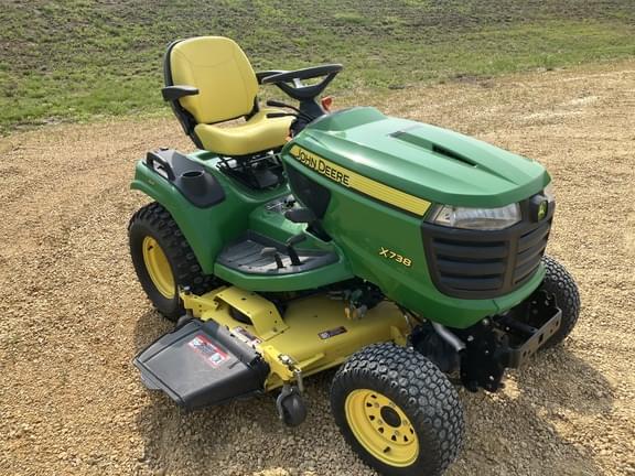 Image of John Deere X738 equipment image 2