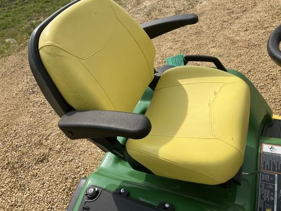 Image of John Deere X738 equipment image 4
